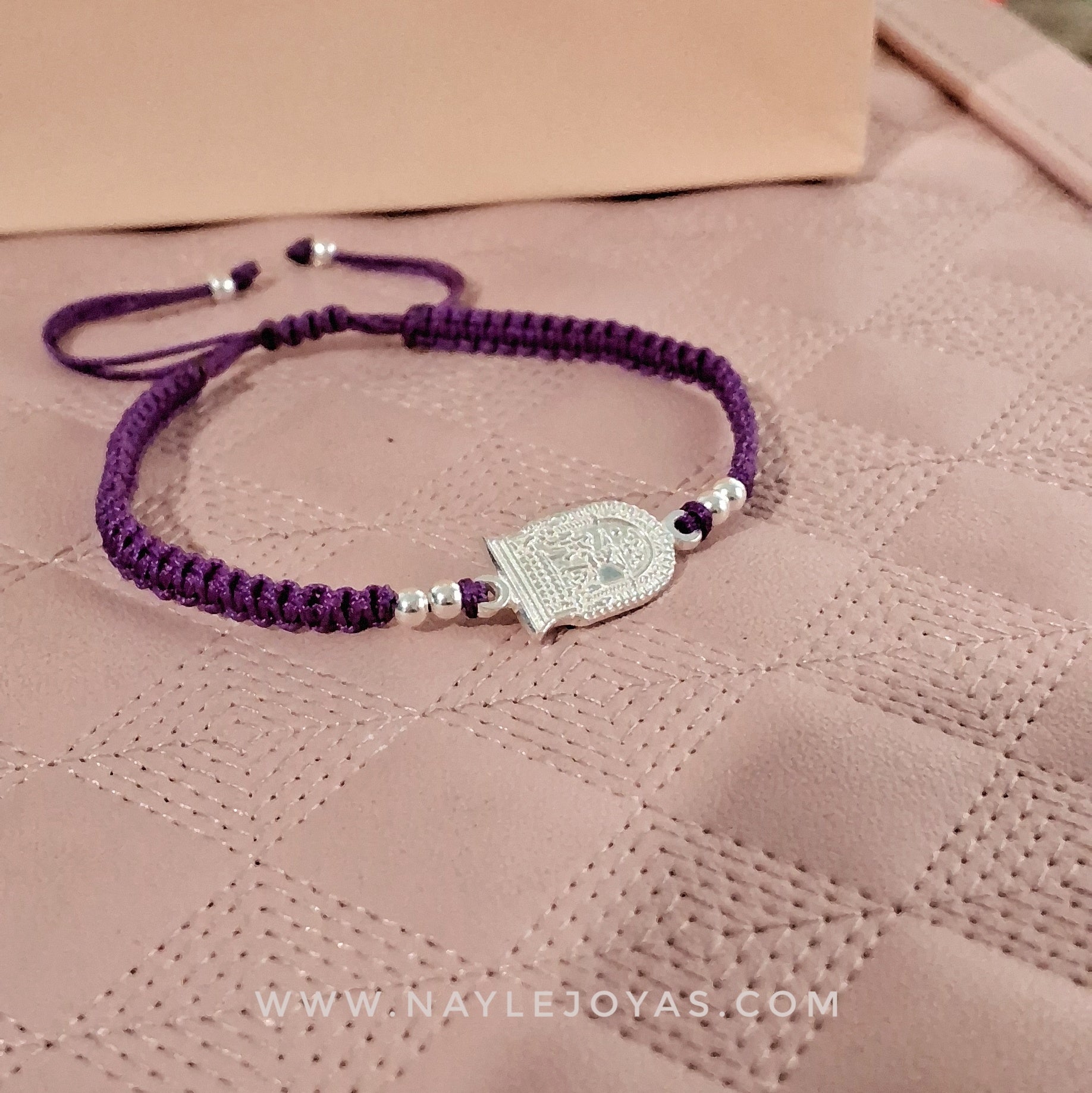 Pulsera Tejida Con Dije Señor de Los Milagros